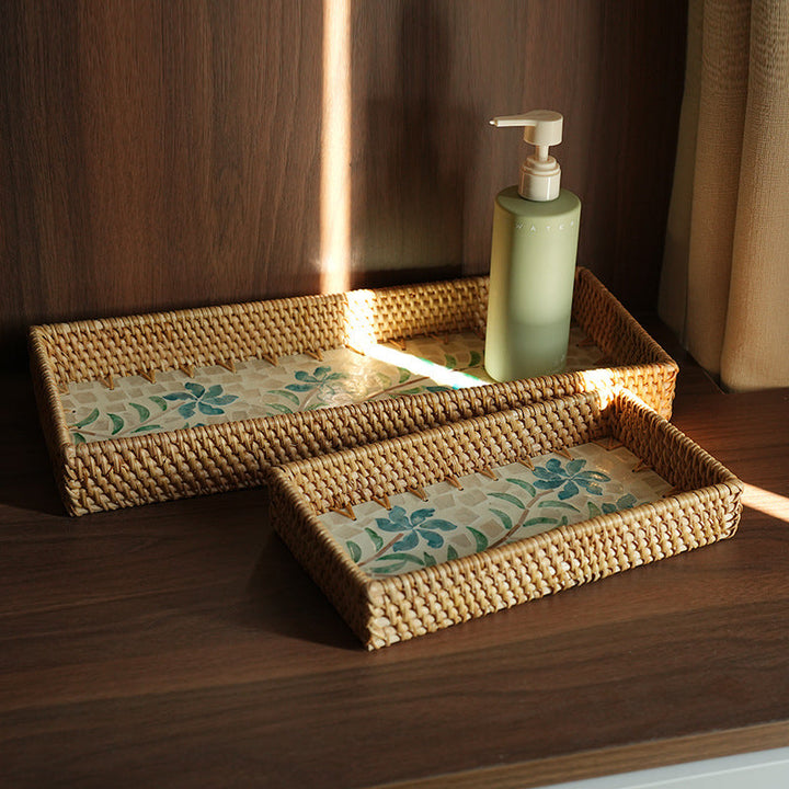 Elegant serving platter made of natural materials